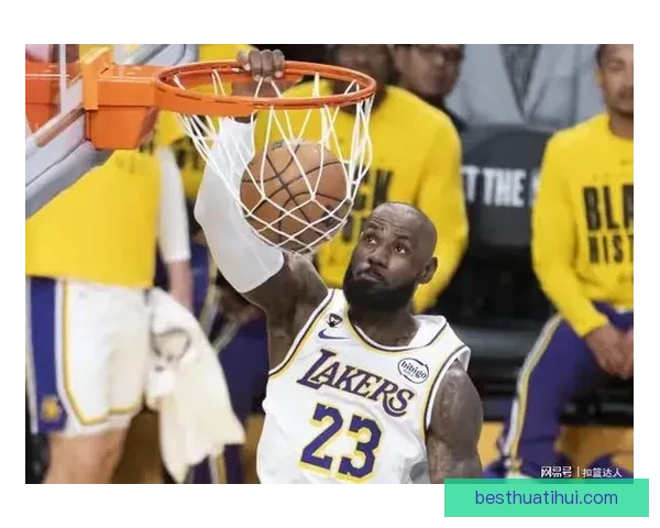 13周年回望詹姆斯死亡隔扣特里名场面招牌庆祝动作就此封神瞬间